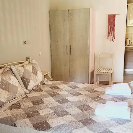 Aristea Apartment *